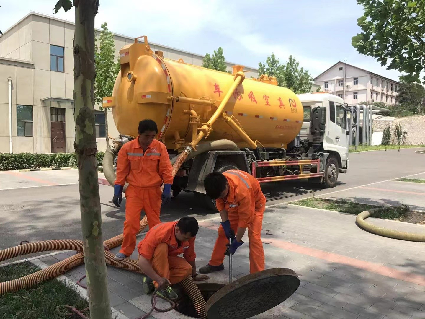瀍河回族化粪池清理与5-8吨吸粪车施工效率分析